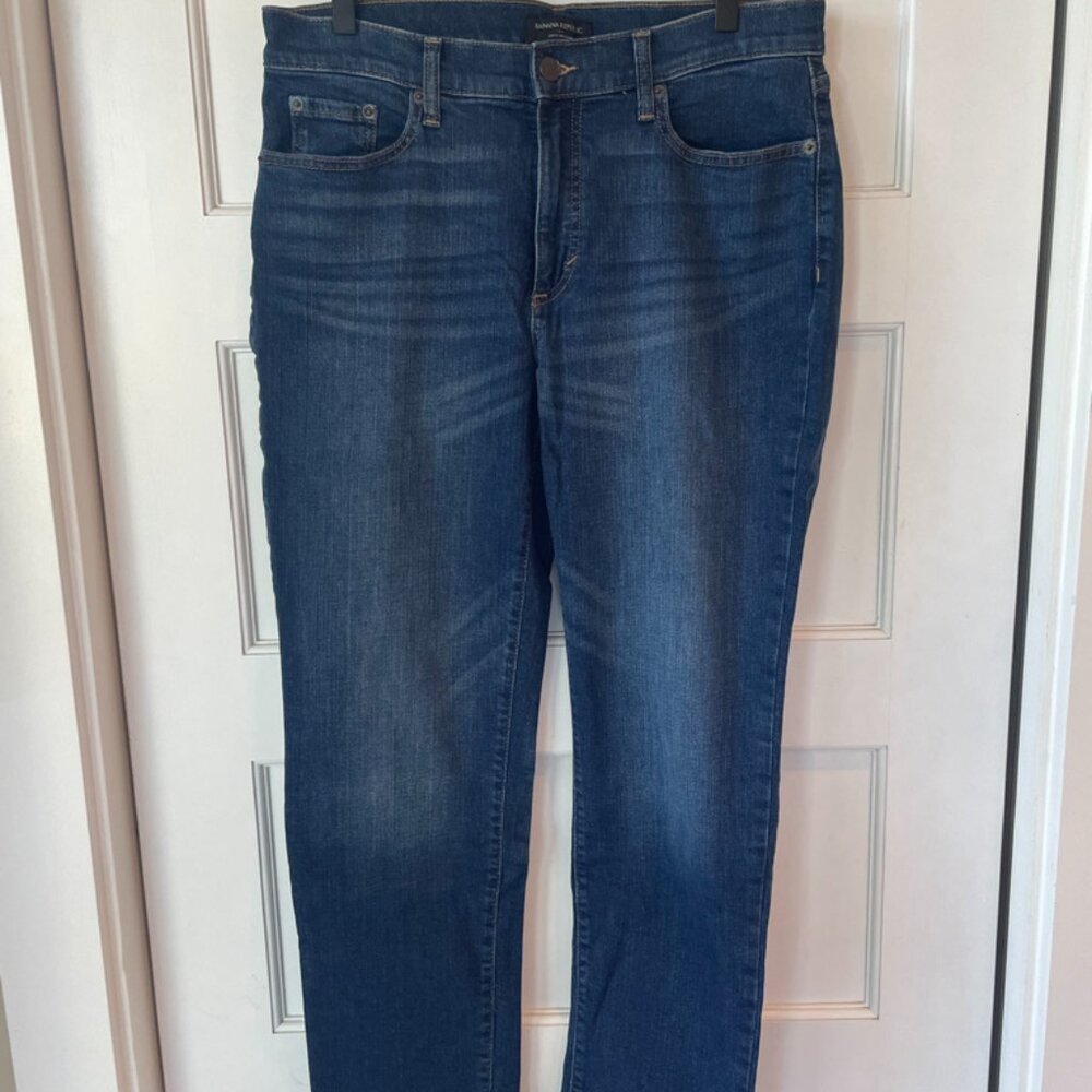 Curvy Girlfriend Jeans Dark Wash Size 29 / 8
